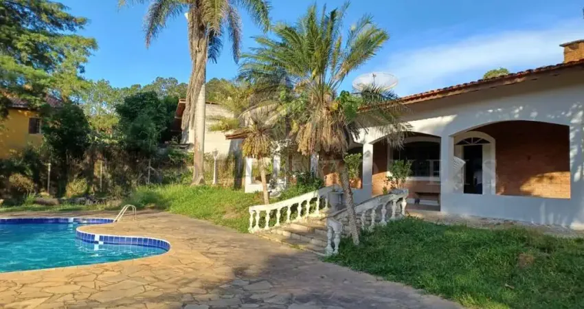 CHÁCARA À VENDA NA FIGUEIRA BRANCA EM CAMPO LIMPO PTA. - A/C 700,00 m², TE 4.800 m². casa de campo, Lazer completo, casa de caseiro, fácil acesso.