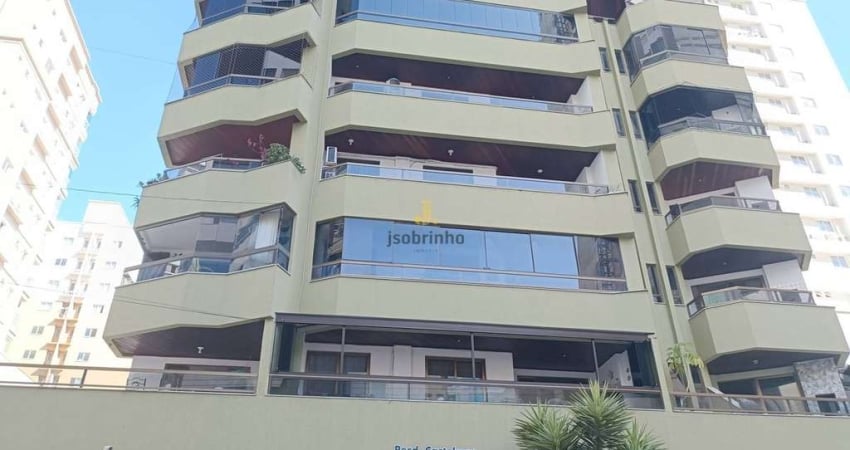 Apartamento com 3 quartos para alugar na Rua 302, 137, Meia Praia, Itapema