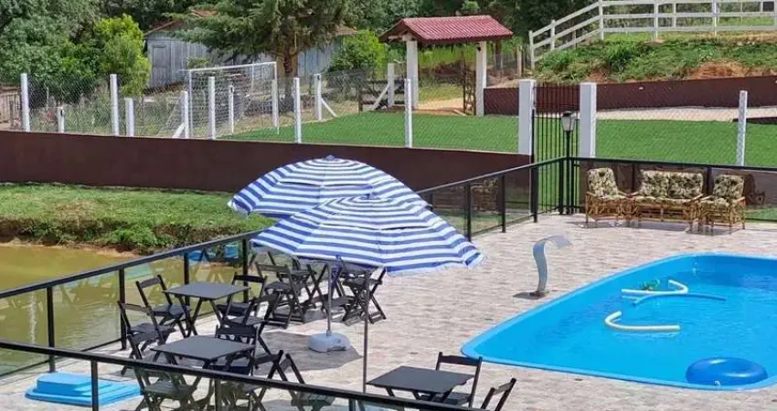 Linda chacara em Contenda, com piscina e salão de festas