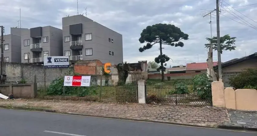 Viva com tranquilidade e espaço em um terreno de 800m² à venda!