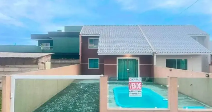 Sobrado à venda com piscina a poucos metros da praia, em Pontal do Paraná!
