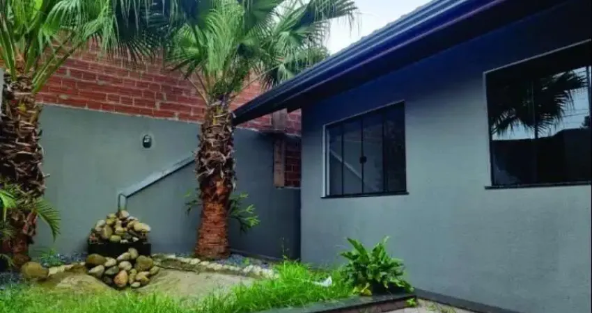 Linda casa à venda com churrasqueira no bairro Francisco Gorski!