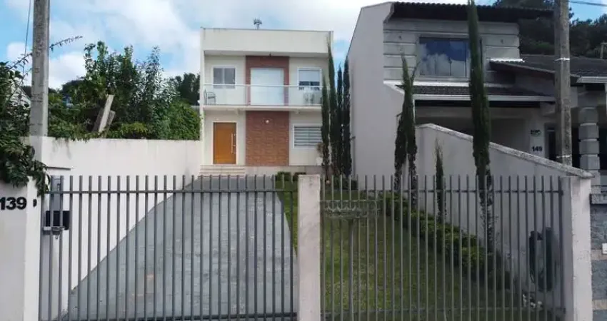 Lindo sobrado com acabamento impecável e ótima localização!