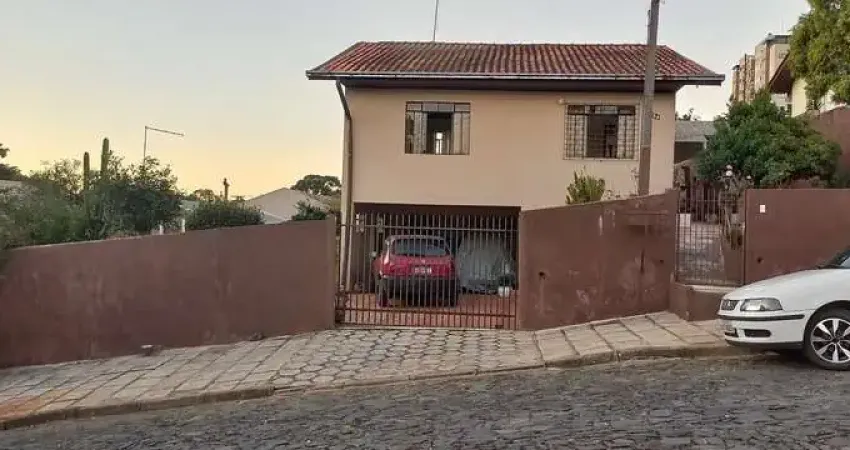 Casa com Amplo Terreno de esquina e Potencial Comercial Campo Largo!