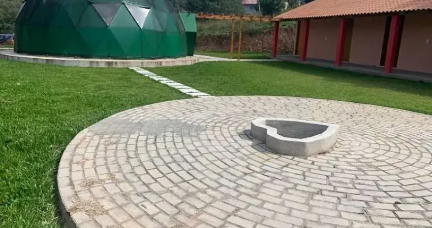 Refúgio com estrutura para retiros e natureza deslumbrante!