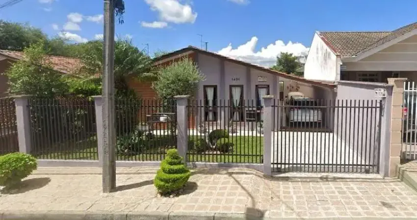 Casa ampla no centro de campo largo com quintal e churrasqueira!