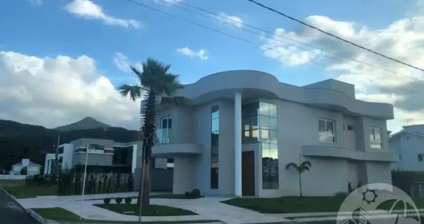 Linda casa no CALEDÔNIA em Camboriú com 3 Suítes de Esquina