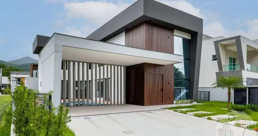 Linda casa no CALEDÔNIA em Camboriú com 1 Suíte Master + 3