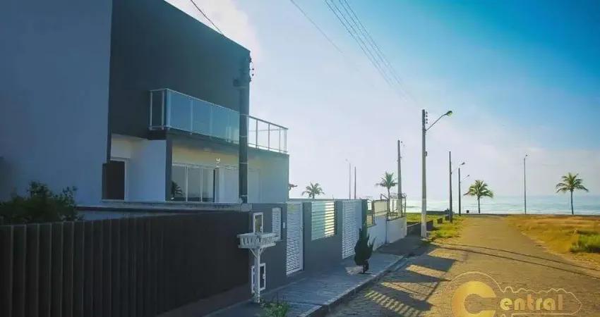 Sobrado Alto padrao com 4 quartos apenas 50 metros do Mar em Barra Velha - SC