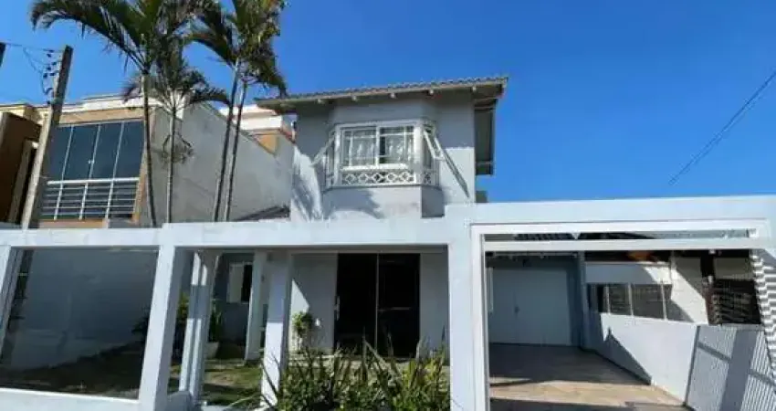 Casa com 3 quartos à venda na Rua Carlos Souza, 109, Igra Sul, Torres