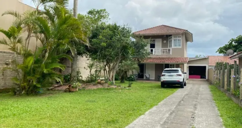 Casa para Venda em Torres, Praia Grande, 4 dormitórios, 1 suíte, 3 banheiros, 1 vaga
