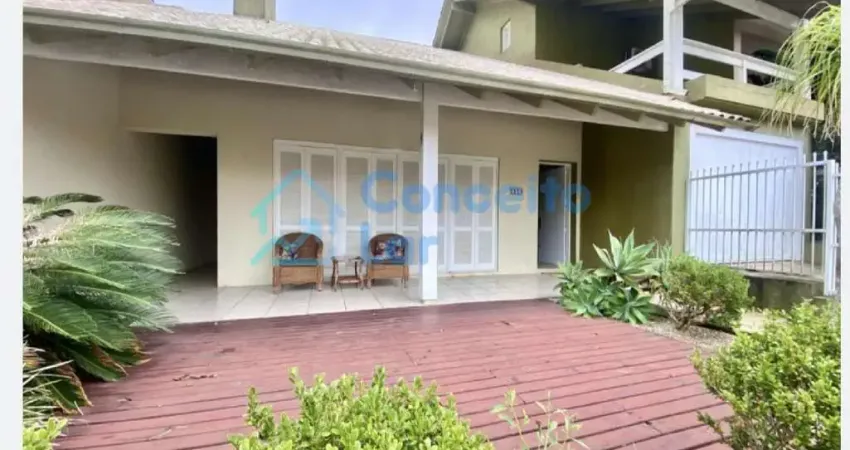 Casa para Venda em Torres, Praia Grande, 4 dormitórios, 2 suítes, 6 banheiros, 1 vaga