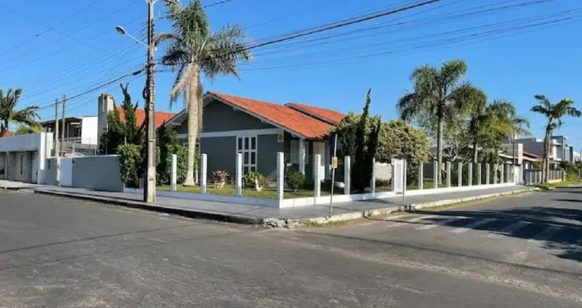 Casa para Venda em Passo de Torres, Passo de Torres, 4 dormitórios, 2 suítes, 4 banheiros, 2 vagas
