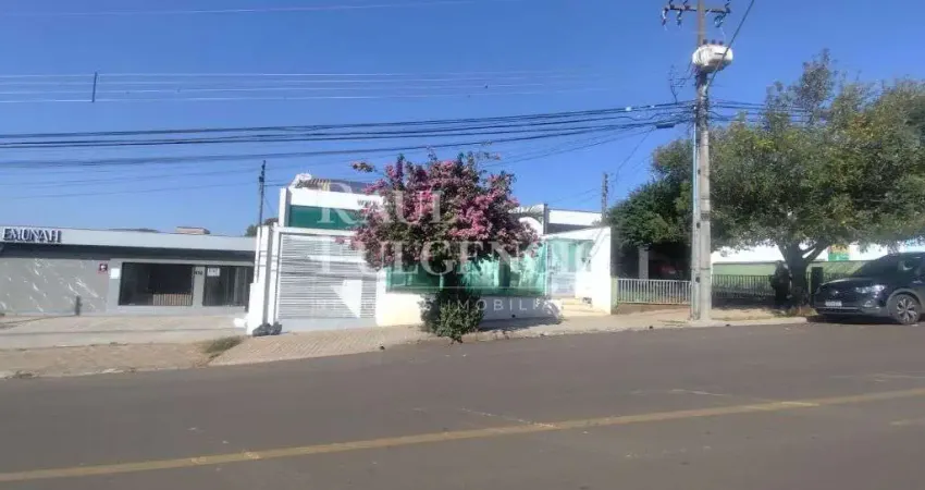 Casa comercial com 12 salas para alugar na Rua Ibiporã, 426, Aurora, Londrina