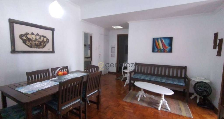 Apartamento na praia das Pitangueiras, com 03 dormitórios a uma quadra da praia região central.