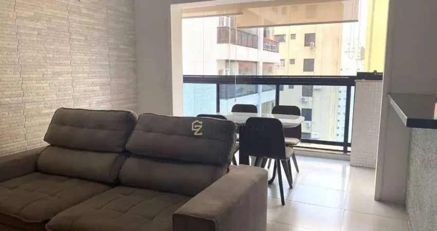Apartamento á venda na praia das Pitangueiras, com 02 dormitórios, 02 vagas de garagem e lazer.