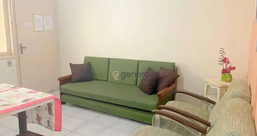 Apartamento na praia das Pitangueiras, 02 dormitórios, 01 vaga, 01 quadra da praia