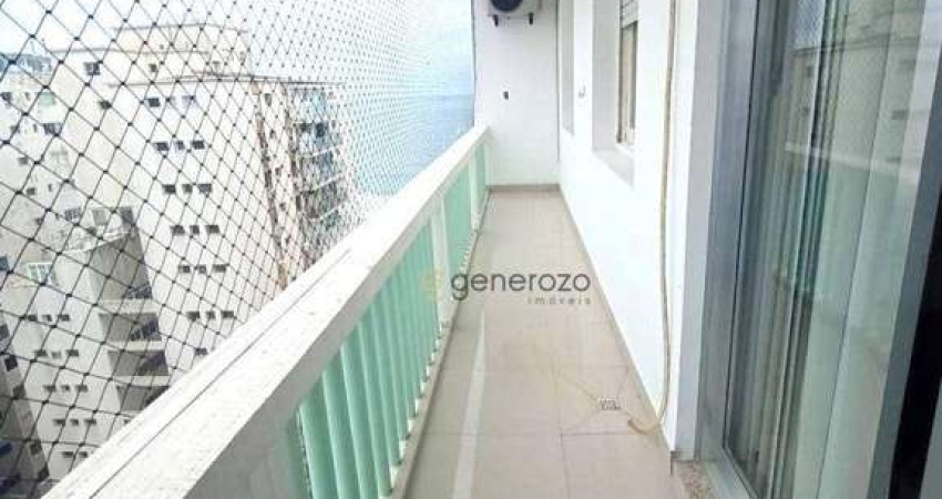 Apartamento a venda na praia das Pitangueiras, na quadra da praia, 02 dormitórios