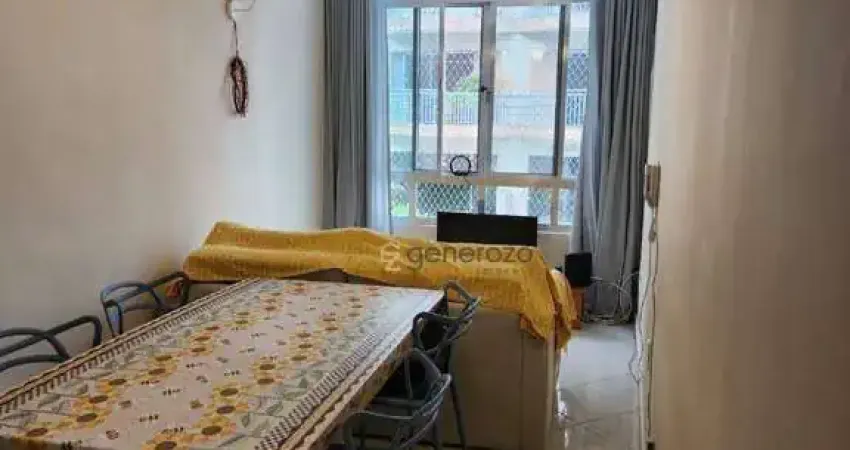 Apartamento na praia das Pitangueiras, 03 dormitórios, 01 vaga