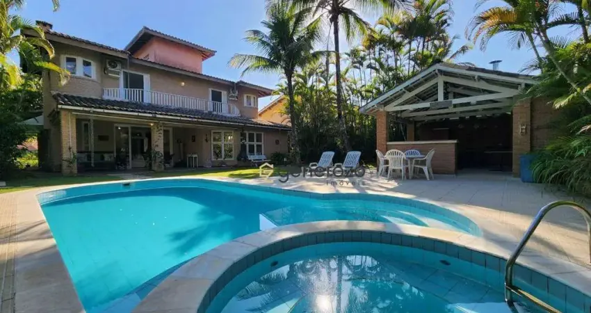Casa a venda no condomínio Granville, possui 05 suítes, com lazer privativo
