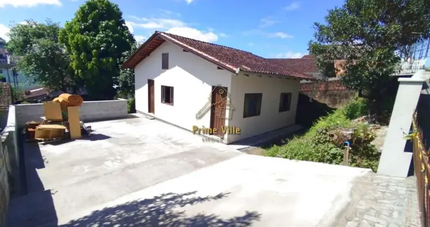 Casa ampla com 2 dormitórios para alugar no itaum – joinville/sc