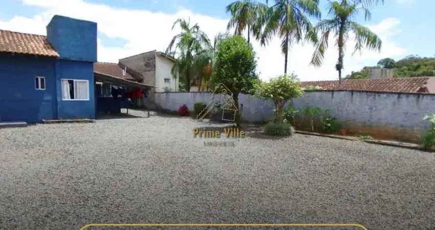 Casa reformada com 2 dormitórios e amplo terreno no paranaguamirim