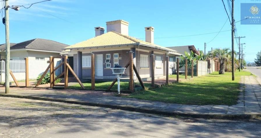 Casa 3 dormitórios de esquina em Capão da Canoa