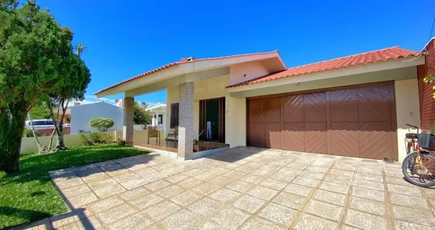 Casa à venda no bairro XANGRI-LÁ - Xangri-Lá/RS