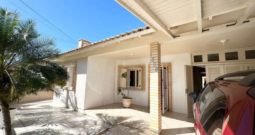 Casa com 3 dormitórios mais anexo em Capão da Canoa