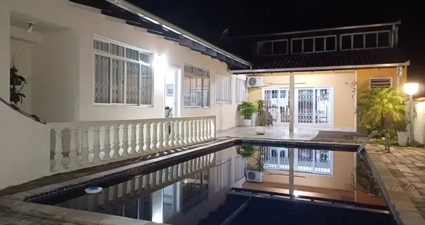 Casa com 4 quartos à venda na Rua Quinze de Novembro, 160, América, Joinville