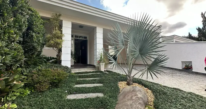 Casa plana em rua super tranquila com  224m² de área construída em terreno de 436m no bairro America - Joinville Sc valor R$1.590.000,00