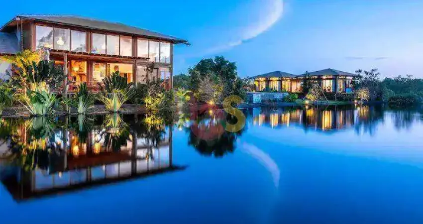 Vendo excelente casa alto padrão em condomínio fechado à beira mar.