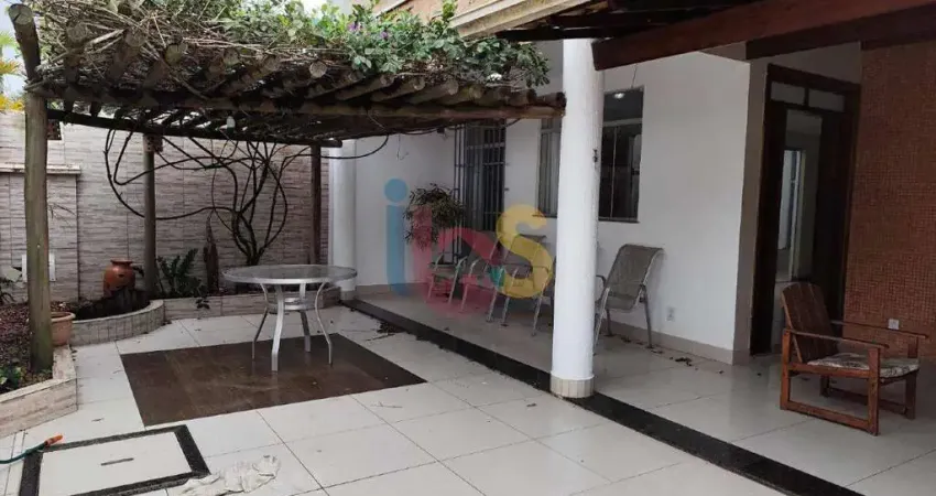 Casa residêncial 02 pavimentos na zona sul a 80 metros da praia