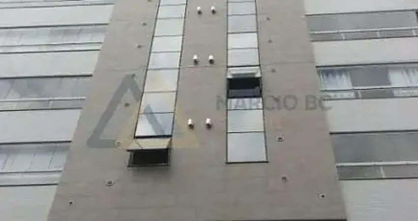 APARTAMENTO COM 2 QUARTOS, PRÉDIO COM PISCINA NO BAIRRO Pioneiros - Balneário Camboriú/SC