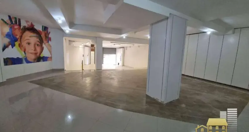 Salão comercial apenas a 30 metros da calçada da Braguinha