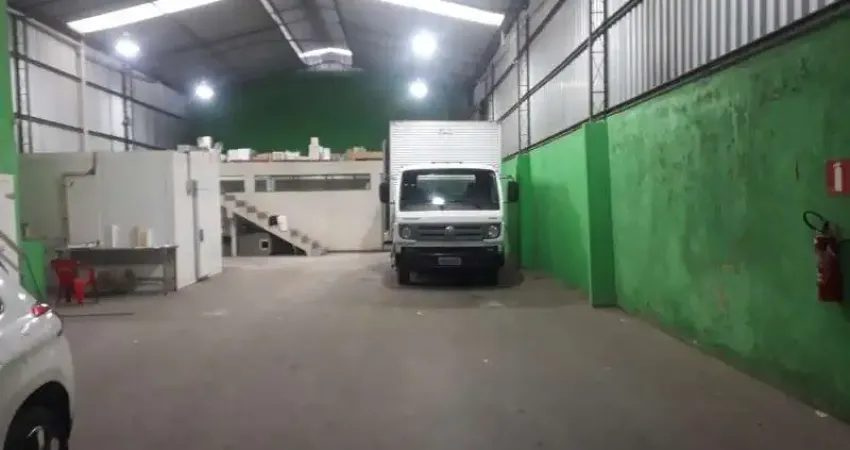Barracão / Galpão / Depósito com 2 salas à venda na Rua Visconde de Barbacena, 127, Saracuruna, Duque de Caxias