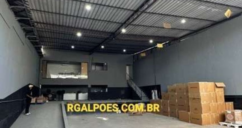 Barracão / Galpão / Depósito com 1 sala para alugar na Rua Mandina, 3322, Curicica, Rio de Janeiro