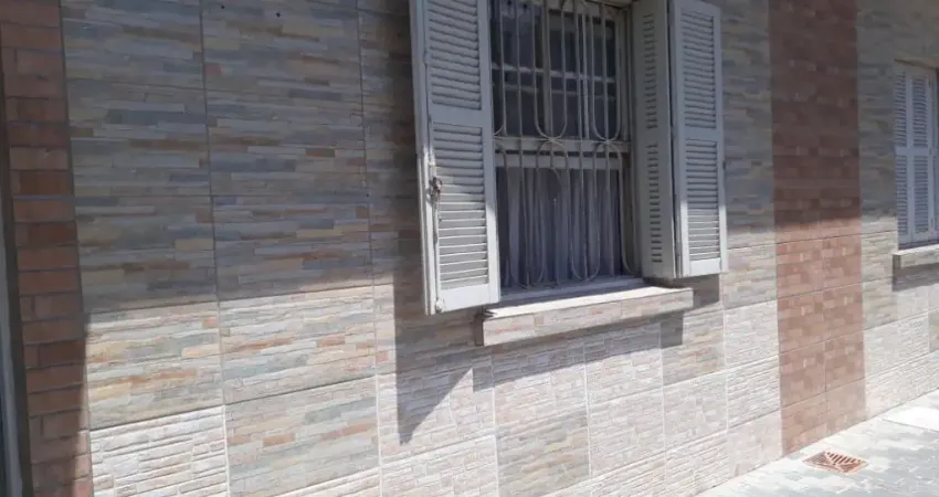 Térreo na Rua Américo Brasiliense/ Garagem somente para motos