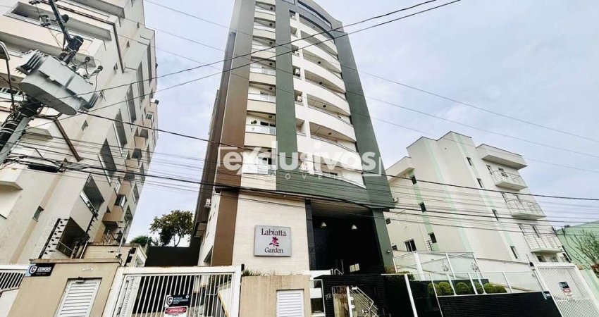 Apartamento Mobiliado c/ 2 qtos, com elevador no Bom Retiro por 379 mil
