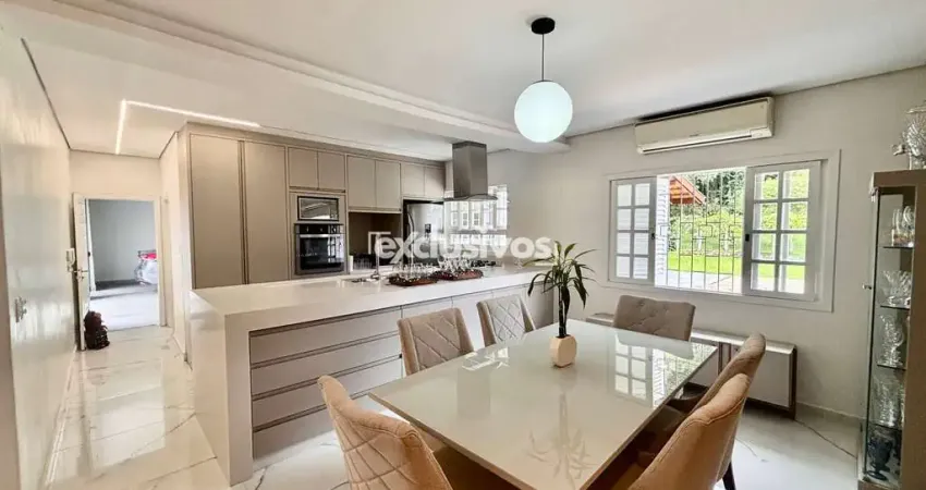 Casa a venda no bairro Glória com 1 suíte mais 2 quartos por R$2.500.00,00