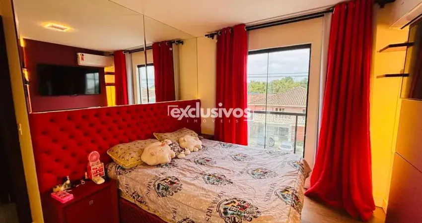 Apartamento 2 qtos com mobília impecável no Aventureiro por 329 mil.