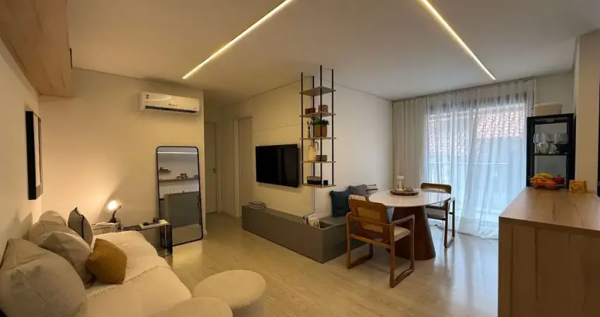 Lindo apartamento semi mobiliado de 1 suíte + 1 dormitório no bairro Anita Garibaldi, torre única à venda