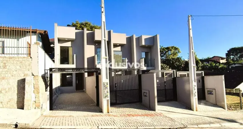 Sobrado novo com 2 suítes e closet e 2 vagas de garagem à venda no Bom Retiro, em Joinville/SC por R$ 430.000,00