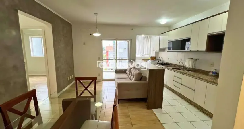 Lindo apartamento de 2 dormitórios semimobiliado no floresta