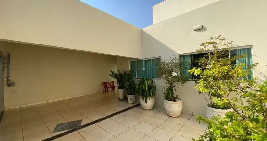 Casa com 3 dormitórios à venda, 210 m² por R$ 690.000,00 - Baroni - Barretos/SP