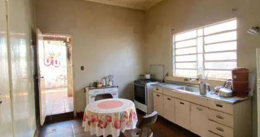 Casa com 4 dormitórios à venda, 248 m² por R$ 350.000,00 - Centro - Barretos/SP