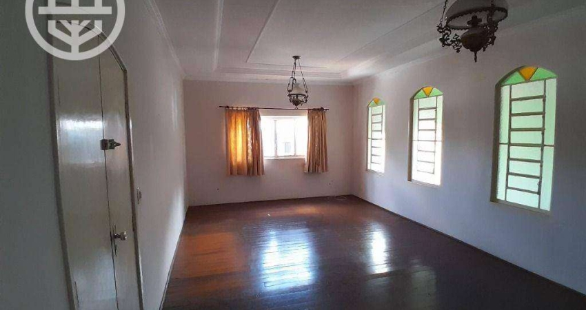 Casa com 3 dormitórios, 230 m² - venda por R$ 550.000,00 ou aluguel por R$ 3.700,00/mês - Centro - Barretos/SP