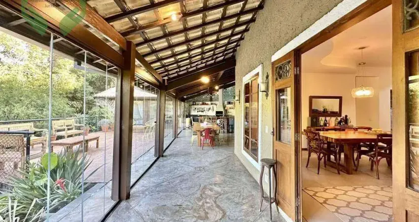 Sobrado com 4 dormitórios à venda, 355 m² por R$ 2.500.000,00 - Chácara dos Lagos - Carapicuíba/SP