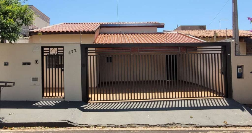 Casa térrea 03 dormitórios com suíte para alugar no bairro Jardim Bianco - São José do Rio Preto/SP