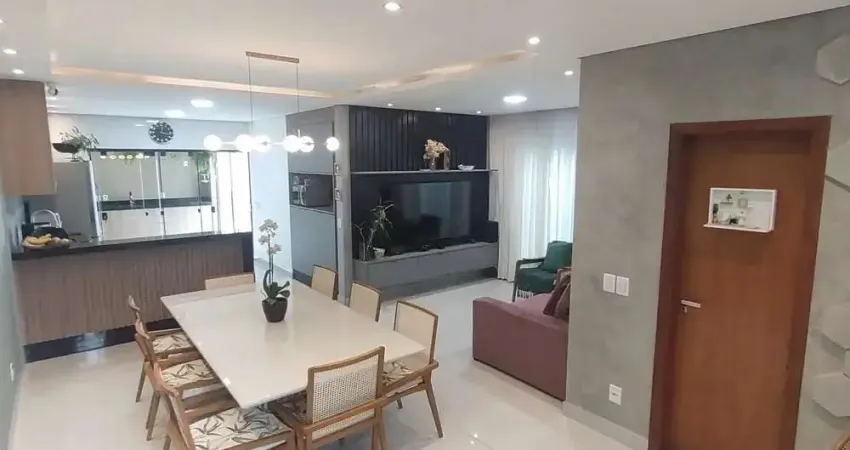 Sobrado À venda 3 Dorm. 1 suíte, 154m - R$ 1.198.000 - Piscina -Cond. Terras São Francisco